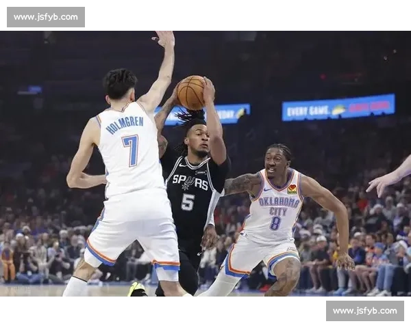 快船对阵马刺强强碰撞西部格局走向引发球迷热议季后赛前景成焦点之战 快船对阵马刺强强碰撞西部格局走向引发球迷热议季后赛前景成焦点之战